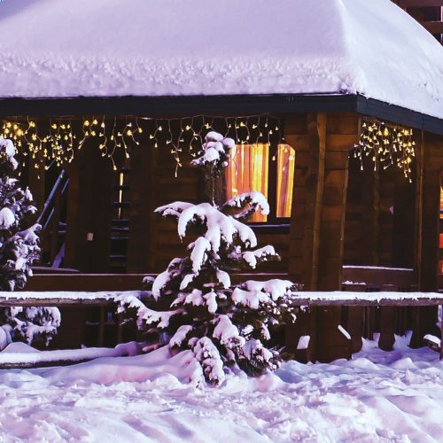 Kültéri toldható jégszikrázó jégcsapfüzér, meleg fehér, 3 x 0,4 m, 101 LED, fehér gumikábel