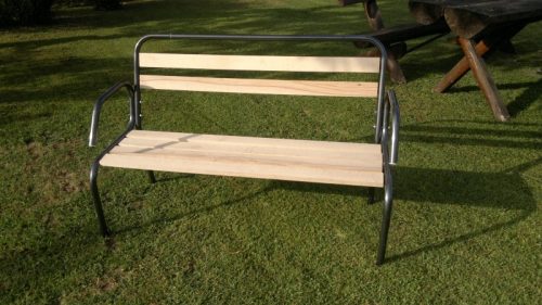 Fémvázas Kerti Pad