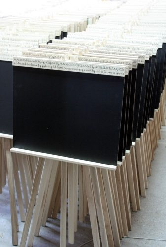 Rajztábla írott betűkkel