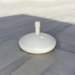 Base rattan hatású műanyag kerti napernyőtalp fehér 30L O240