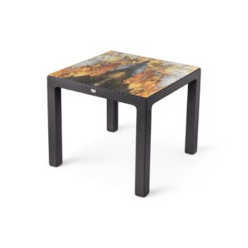   Műanyag rattan hatású barna kerti asztal színes üveglappal